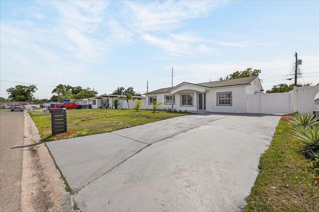 7806 N JAMAICA STREET, Tampa, FL 33614