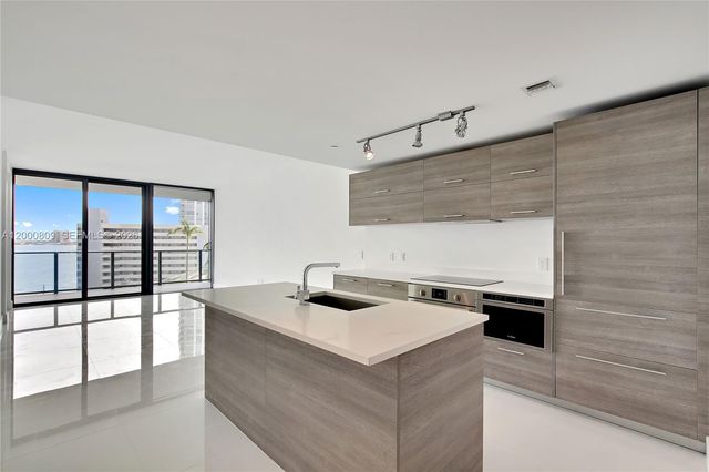 650 NE 32th St 706, Miami, FL 33137