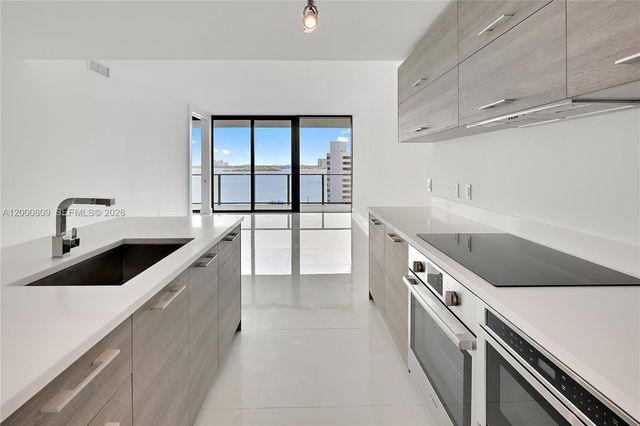 650 NE 32th St 706, Miami, FL 33137