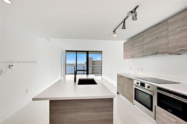 650 NE 32th St 706, Miami, FL 33137