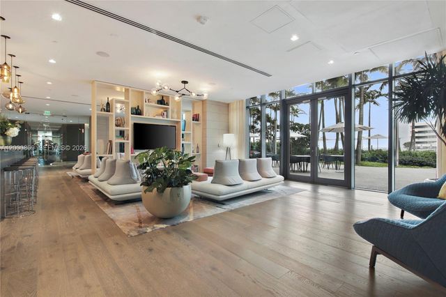 650 NE 32th St 706, Miami, FL 33137