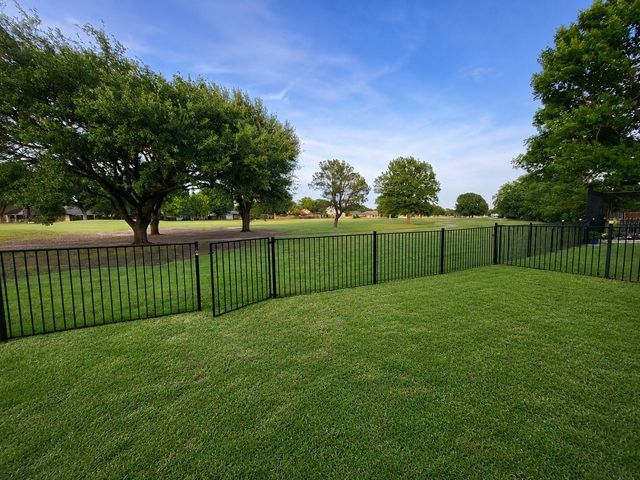 2806 Laurel Oaks Drive, Garland, TX 75044