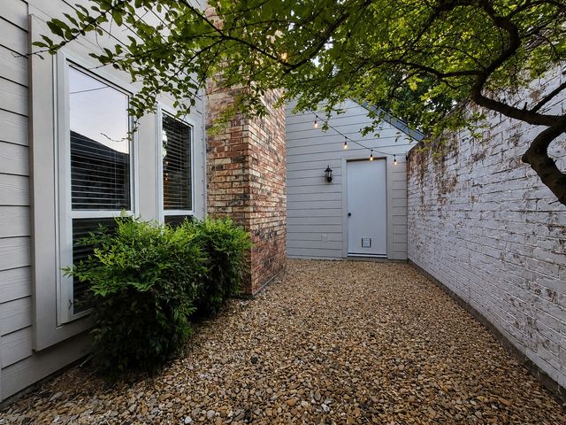 2806 Laurel Oaks Drive, Garland, TX 75044