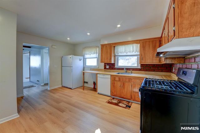 149 Charles Street, Secaucus, NJ 07094