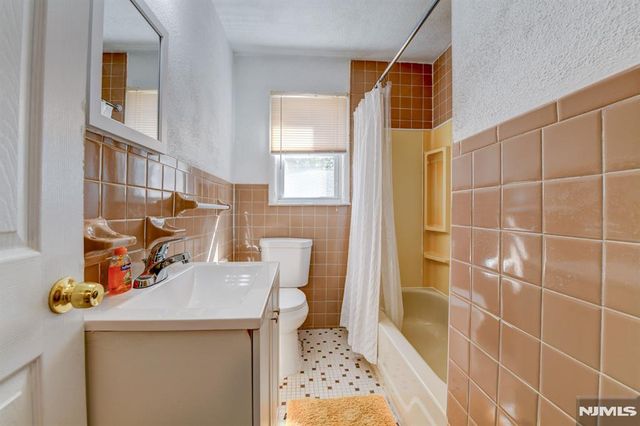 149 Charles Street, Secaucus, NJ 07094