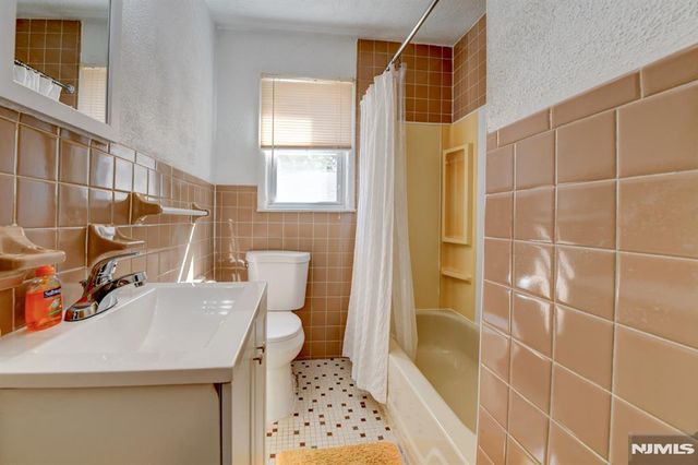 149 Charles Street, Secaucus, NJ 07094