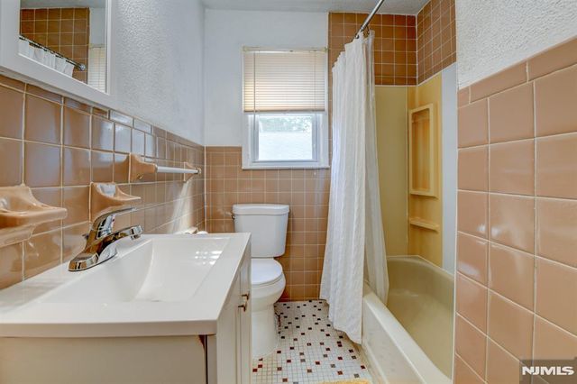 149 Charles Street, Secaucus, NJ 07094