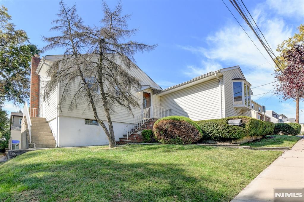 149 Charles Street, Secaucus, NJ 07094