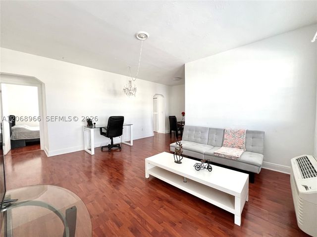 450 77th St 6, Miami Beach, FL 33141