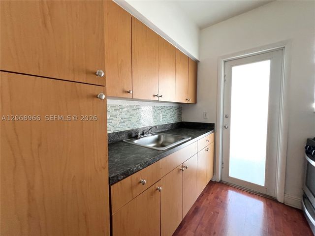 450 77th St 6, Miami Beach, FL 33141