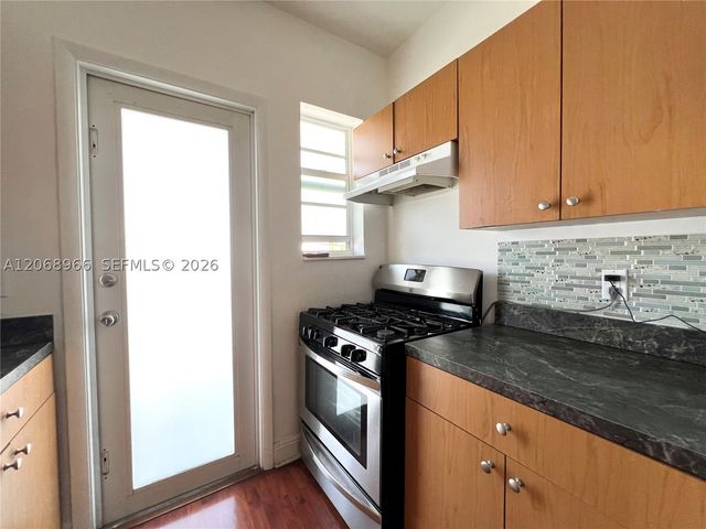 450 77th St 6, Miami Beach, FL 33141