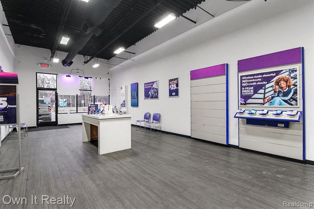 18950 Ford Road, Detroit, MI 48228