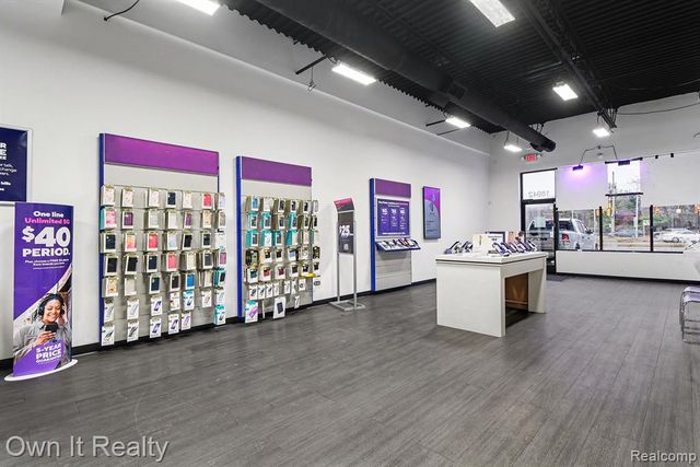 18950 Ford Road, Detroit, MI 48228