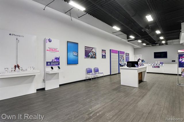 18950 Ford Road, Detroit, MI 48228