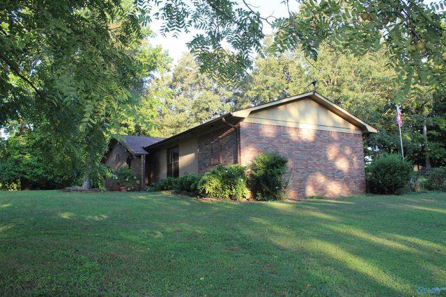 51 Spring Valley Trail, Hartselle, AL 35640