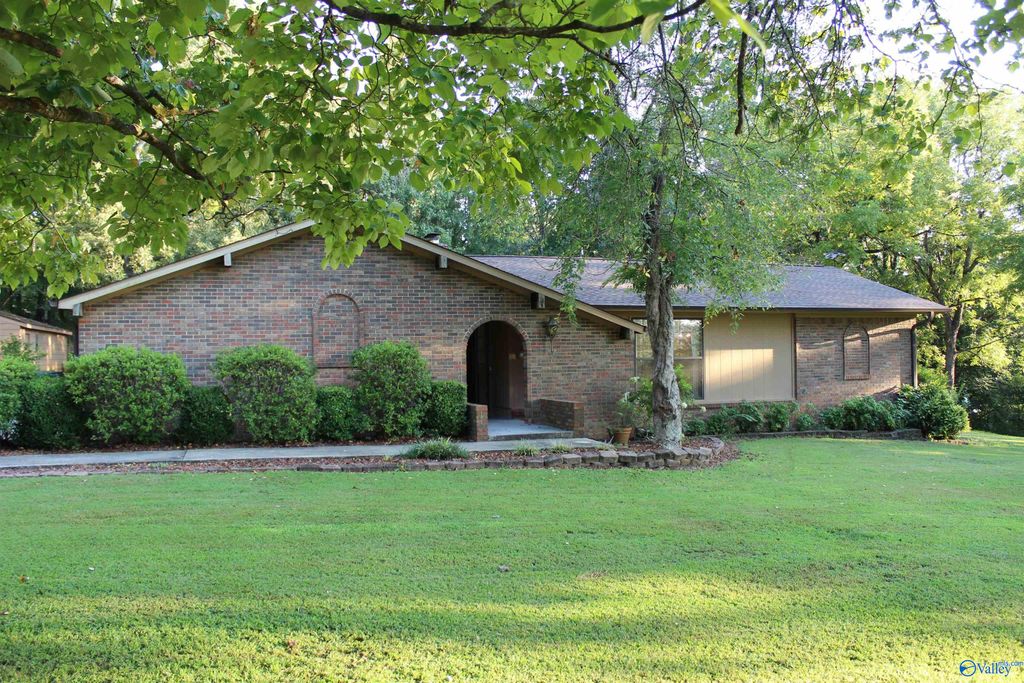 51 Spring Valley Trail, Hartselle, AL 35640