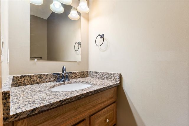 704 SW Coventry Circle, Ankeny, IA 50023