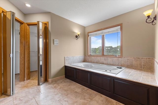 704 SW Coventry Circle, Ankeny, IA 50023