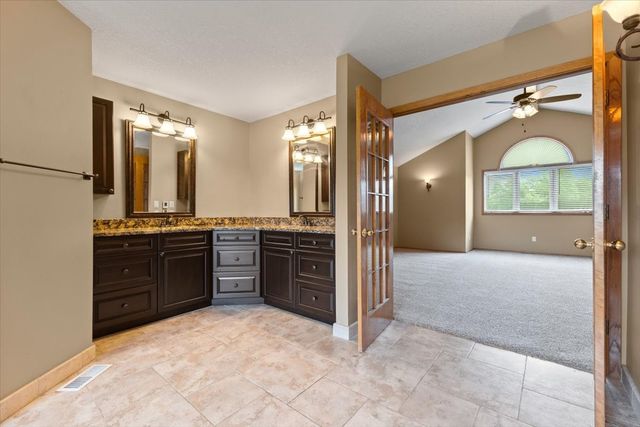 704 SW Coventry Circle, Ankeny, IA 50023