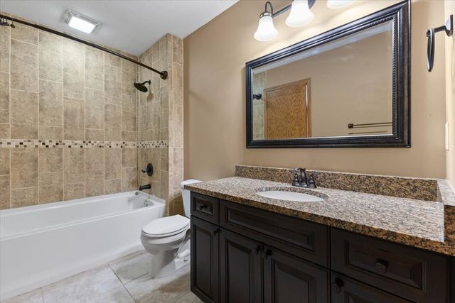 704 SW Coventry Circle, Ankeny, IA 50023