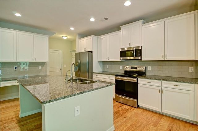 872 Whisperwood Trail, Acworth, GA 30102