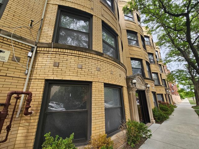 2456 W Catalpa Avenue 2, Chicago, IL 60625