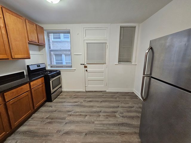 2456 W Catalpa Avenue 2, Chicago, IL 60625