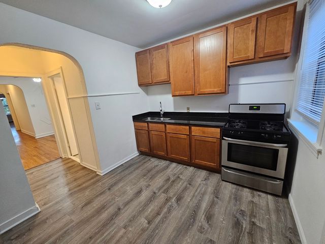 2456 W Catalpa Avenue 2, Chicago, IL 60625