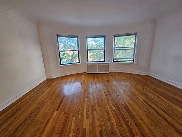 2456 W Catalpa Avenue 2, Chicago, IL 60625
