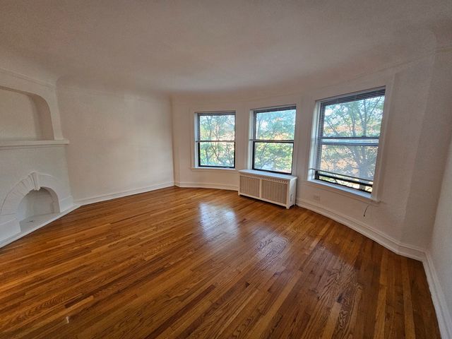 2456 W Catalpa Avenue 2, Chicago, IL 60625