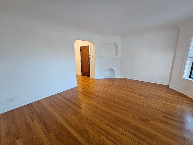 2456 W Catalpa Avenue 2, Chicago, IL 60625