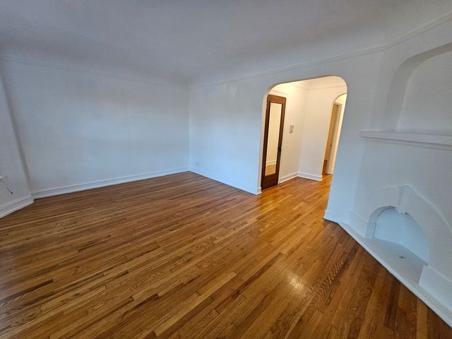 2456 W Catalpa Avenue 2, Chicago, IL 60625