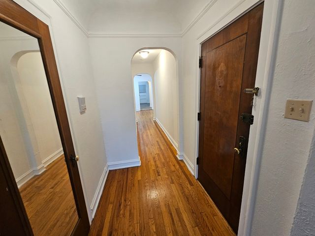 2456 W Catalpa Avenue 2, Chicago, IL 60625