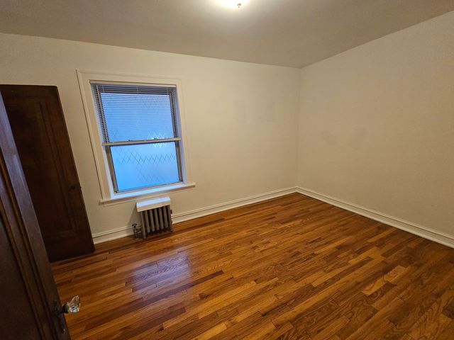 2456 W Catalpa Avenue 2, Chicago, IL 60625