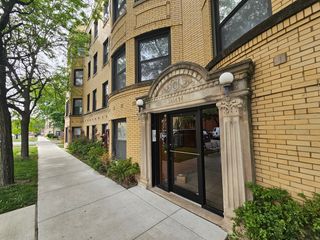 2456 W Catalpa Avenue 2, Chicago, IL 60625
