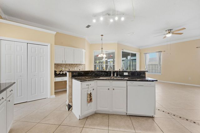 212 Whisper Ridge Dr, St Augustine, FL 32092