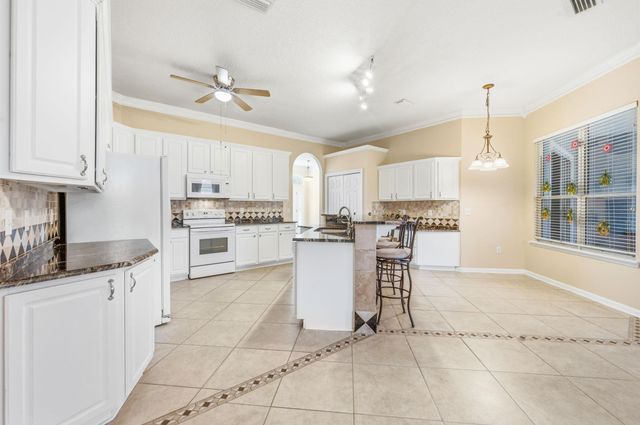 212 Whisper Ridge Dr, St Augustine, FL 32092