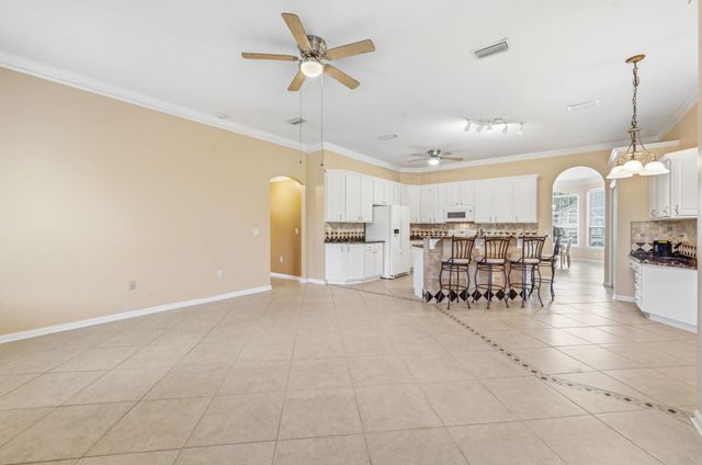 212 Whisper Ridge Dr, St Augustine, FL 32092