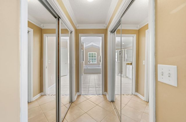 212 Whisper Ridge Dr, St Augustine, FL 32092