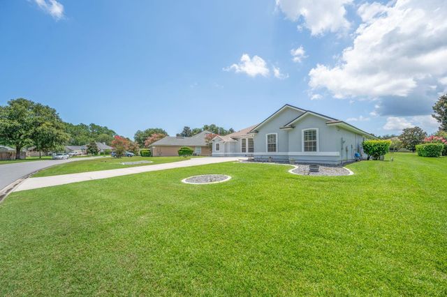 212 Whisper Ridge Dr, St Augustine, FL 32092