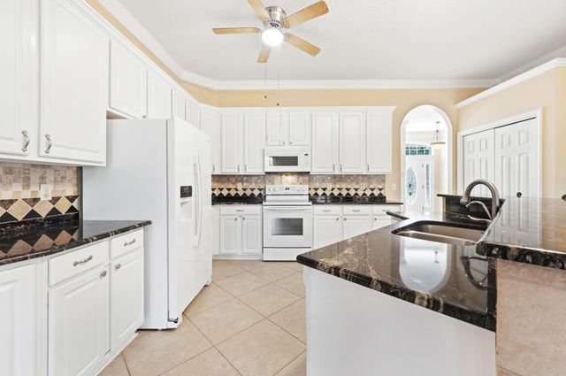 212 Whisper Ridge Dr, St Augustine, FL 32092