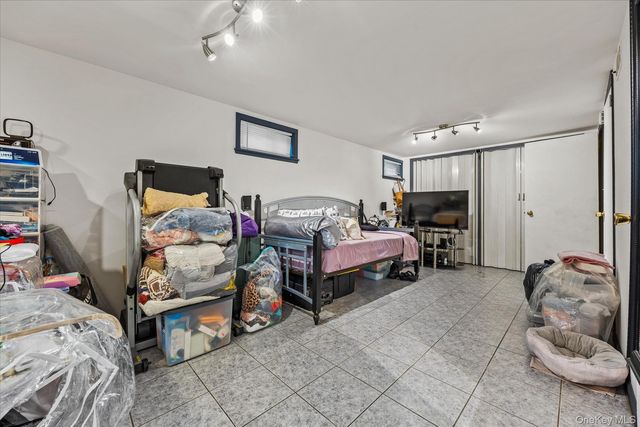 201-46 120TH Avenue, Saint Albans, NY 11412