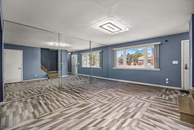 201-46 120TH Avenue, Saint Albans, NY 11412