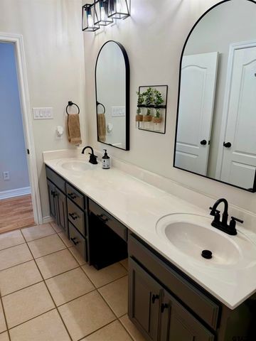 3855 Broadmoore Ct, Tyler, TX 75707