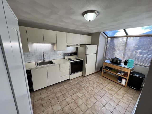 5 Wake Robin Road 2004, Lincoln, RI 02865