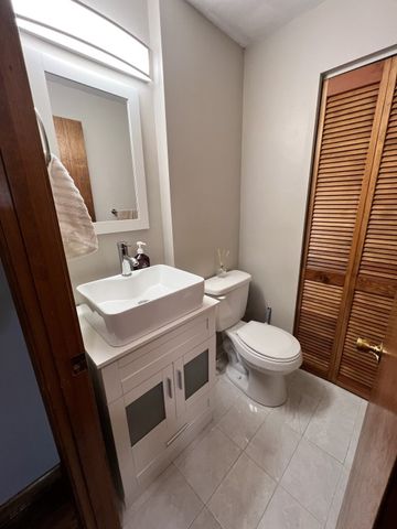 5 Wake Robin Road 2004, Lincoln, RI 02865