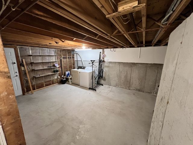 5 Wake Robin Road 2004, Lincoln, RI 02865