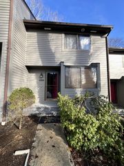 5 Wake Robin Road 2004, Lincoln, RI 02865