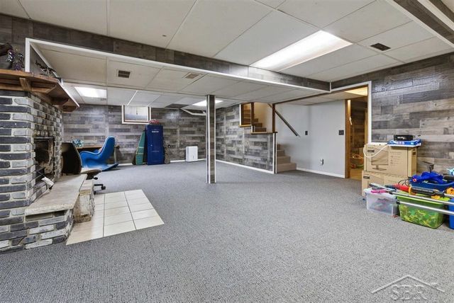 1559 S Grey Road, Midland, MI 48640
