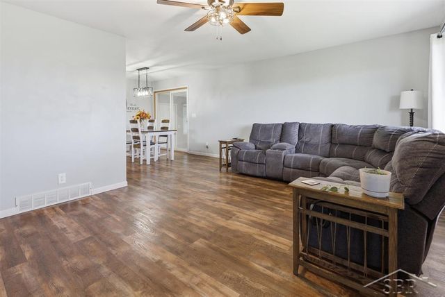 1559 S Grey Road, Midland, MI 48640
